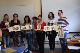 Oficina “A extensão e o saber-fazer artesanal: produção de quadros a partir da flora regional"