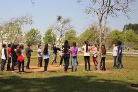 Prédios, pessoas e animais no 55BET Pro