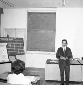 Concurso para Professor Assistente de Microbiologia na Faculdade de Medicina