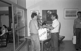 Entrega de sacolas de Natal a Servidores da UFSM