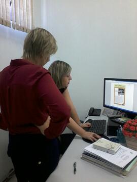 Gravação de reportagem sobre o arquivo fotográfico pela RBS TV Santa Maria