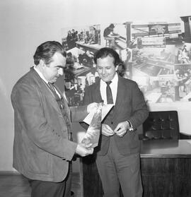 Entrega de Chaves de Kombi a Escolinha de Artes pela ASAC